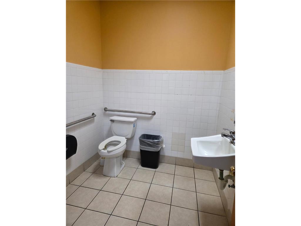 300 W Ashley Street Jackson MN 56143 6813991 image4