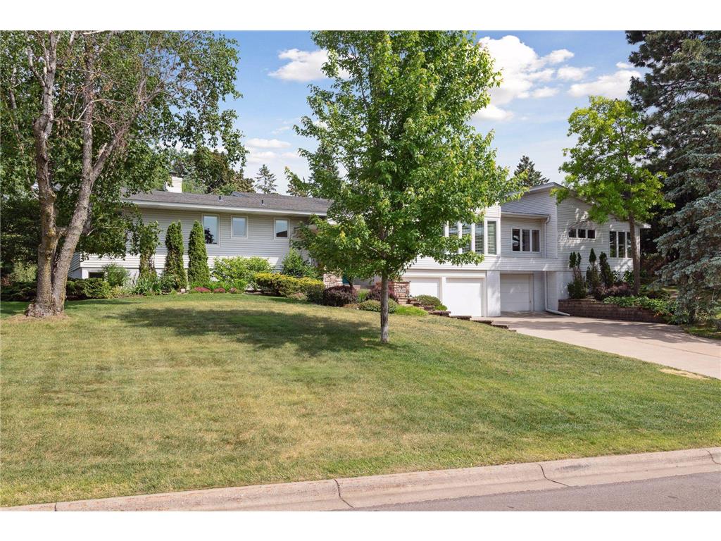300 Westwood Drive N Golden Valley MN 55422 6368002 image1