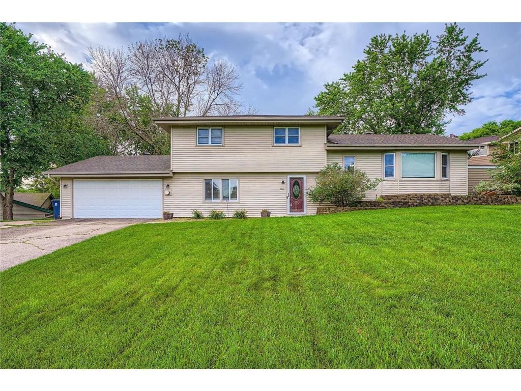 3001 Country Wood Drive Burnsville MN 55337 6738612 image1