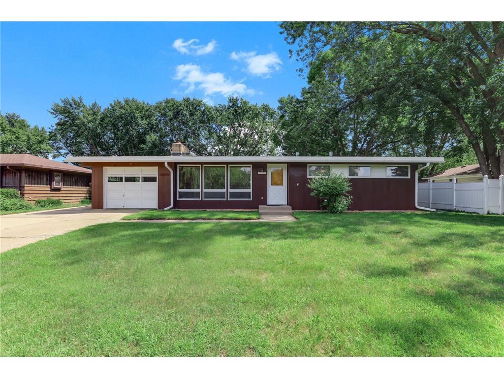 3006 Snelling Avenue N Roseville MN 55113 6775563 image1