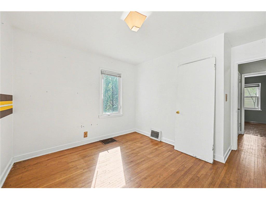 3008 Chowen Avenue N Robbinsdale MN 55422 7054971 image12