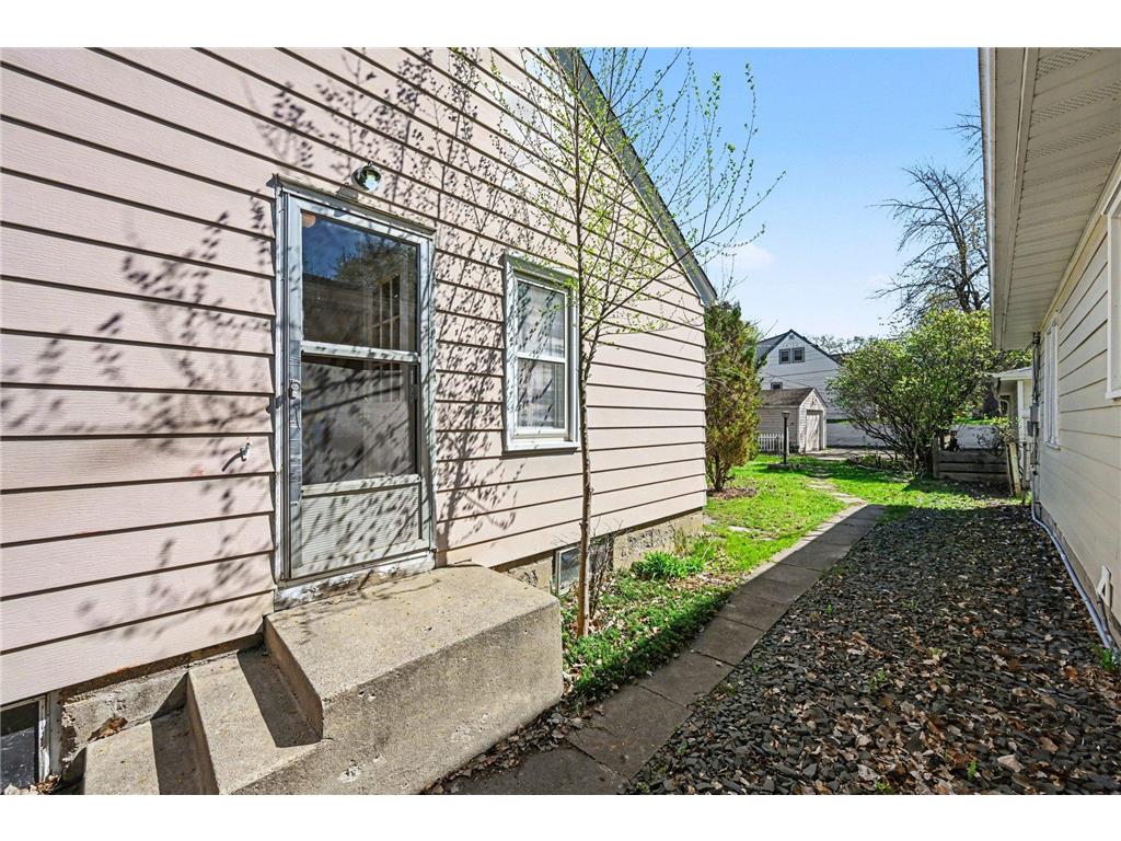 3008 Chowen Avenue N Robbinsdale MN 55422 7054971 image20