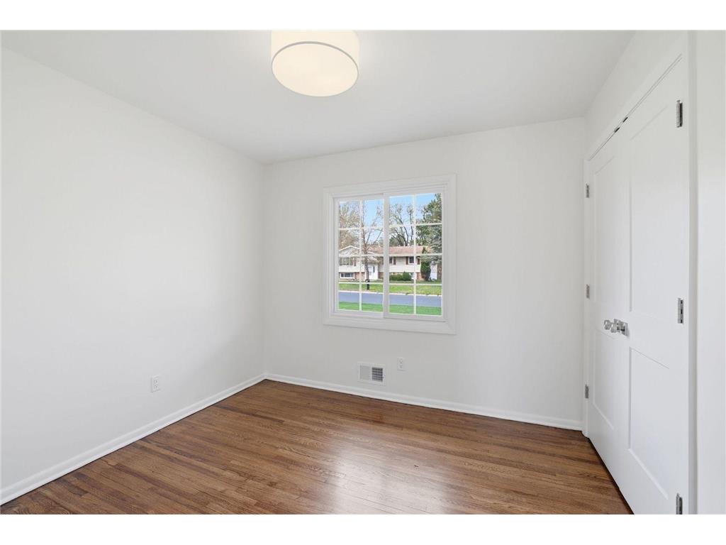 3009 W 100th Street Bloomington MN 55431 7074239 image21