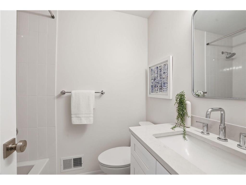 3009 W 100th Street Bloomington MN 55431 7074239 image23