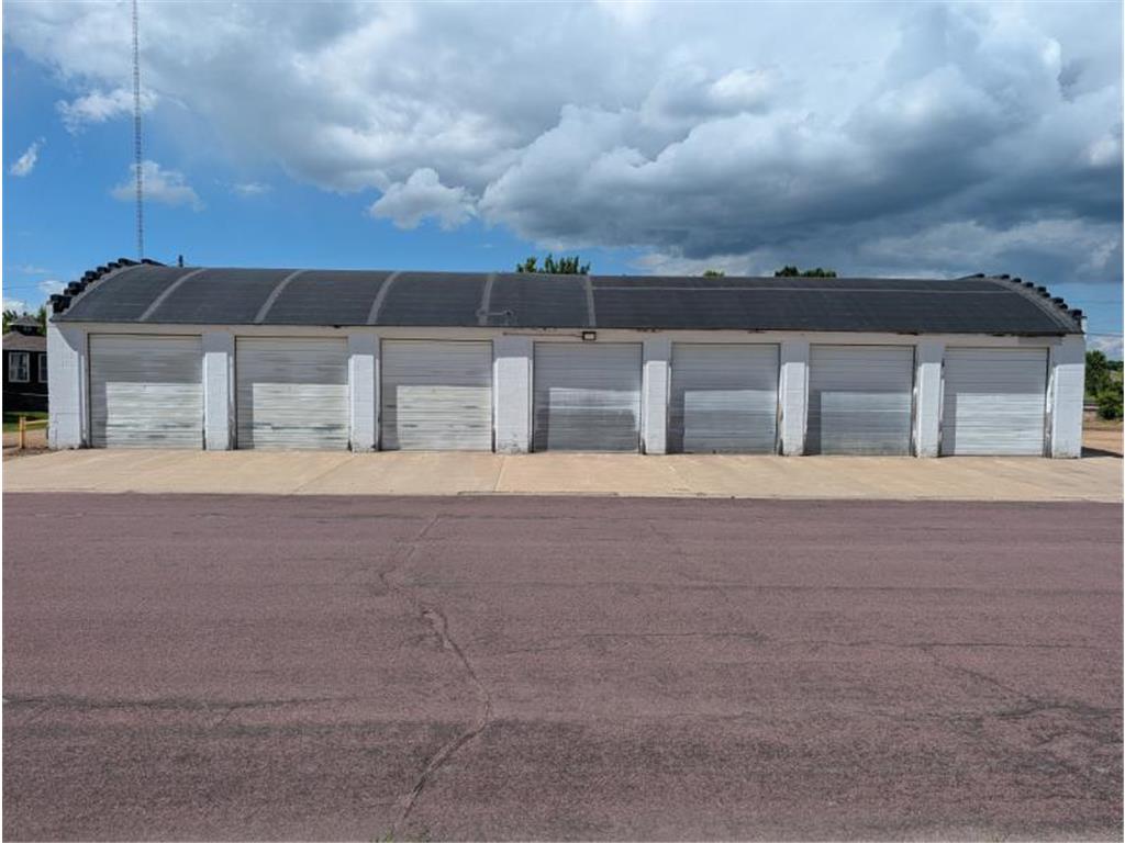 301 2nd Street NW Wells MN 56097 7095582 image1