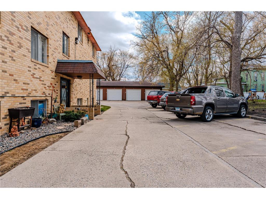 301 6th Street S Moorhead MN 56560 7067754 image5