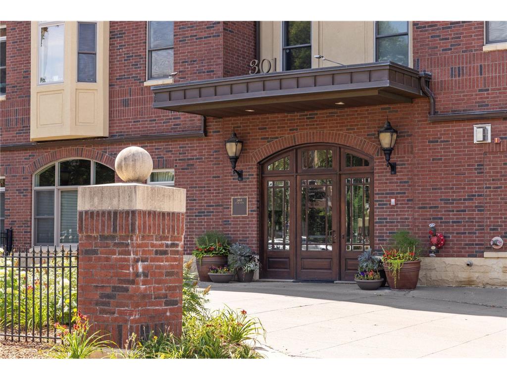 301 Clifton Avenue #3D Minneapolis MN 55403 7059677 image3