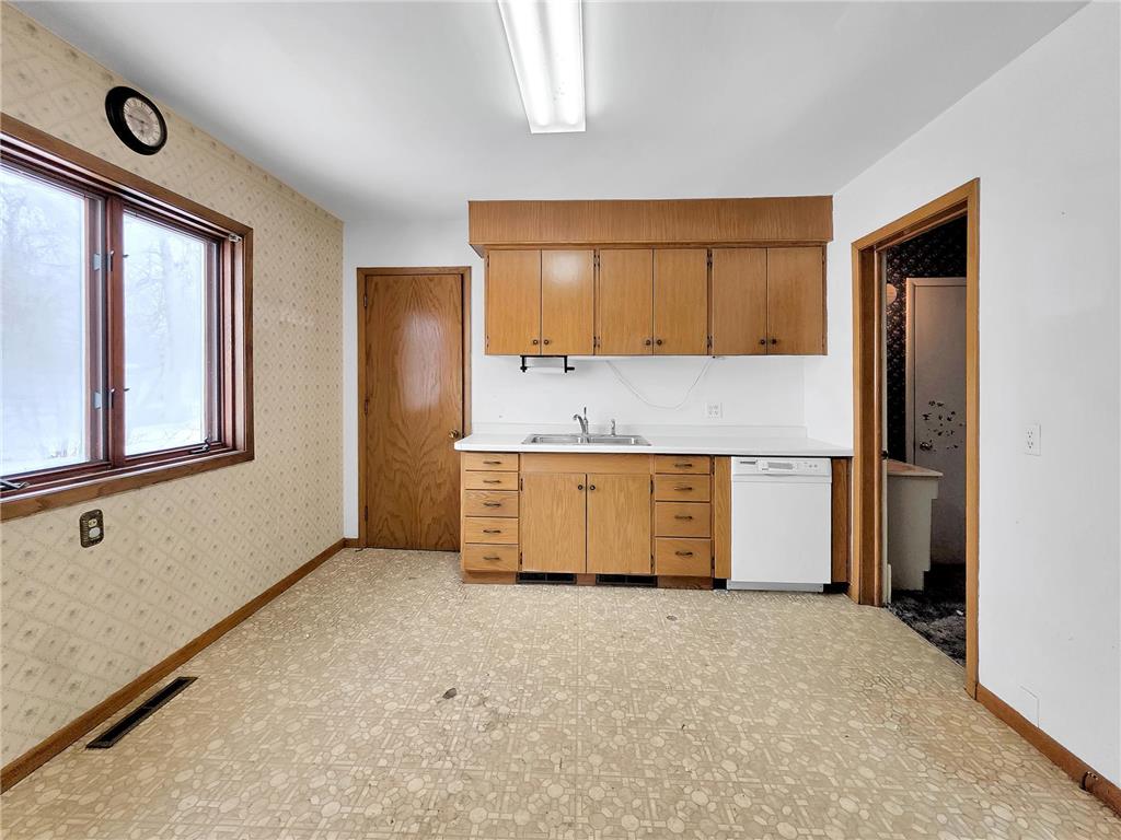 301 Duluth Avenue N Thief River Falls MN 56701 7037661 image6