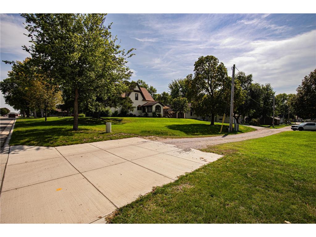 301 E Depue Avenue Olivia MN 56277 7039841 image1