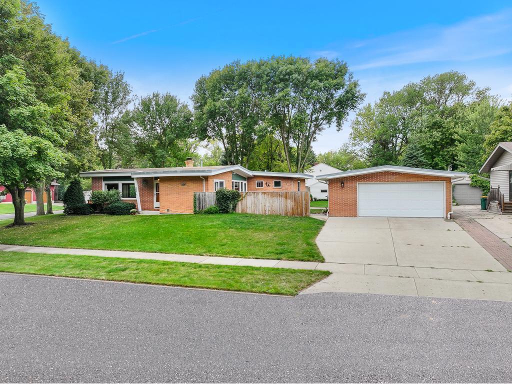 301 N Hill Street Marshall MN 56258 6582337 image1