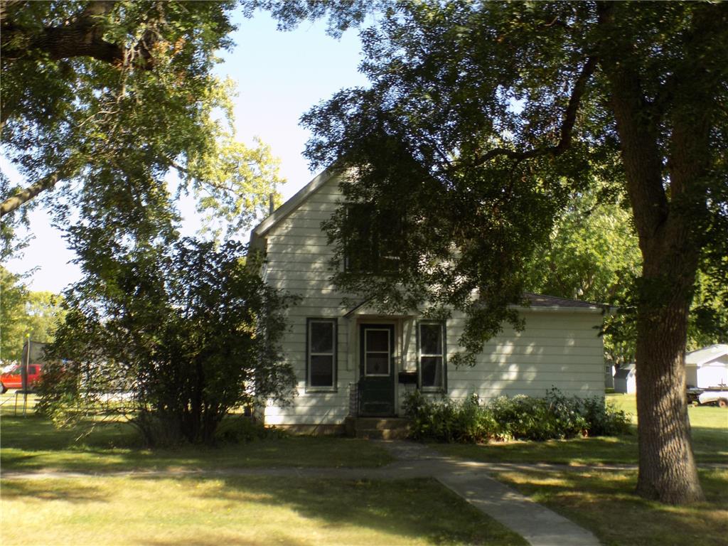 301 S Griffin Street Lakefield MN 56150 6599893 image1