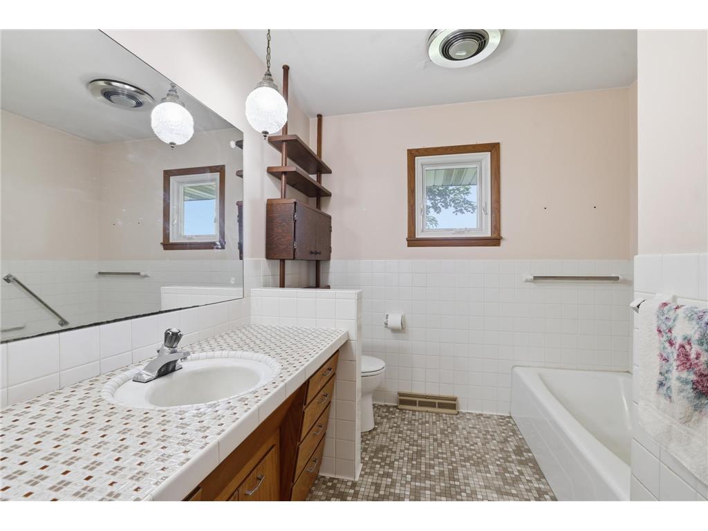 301 S Market Street Belle Plaine MN 56011 7044323 image15