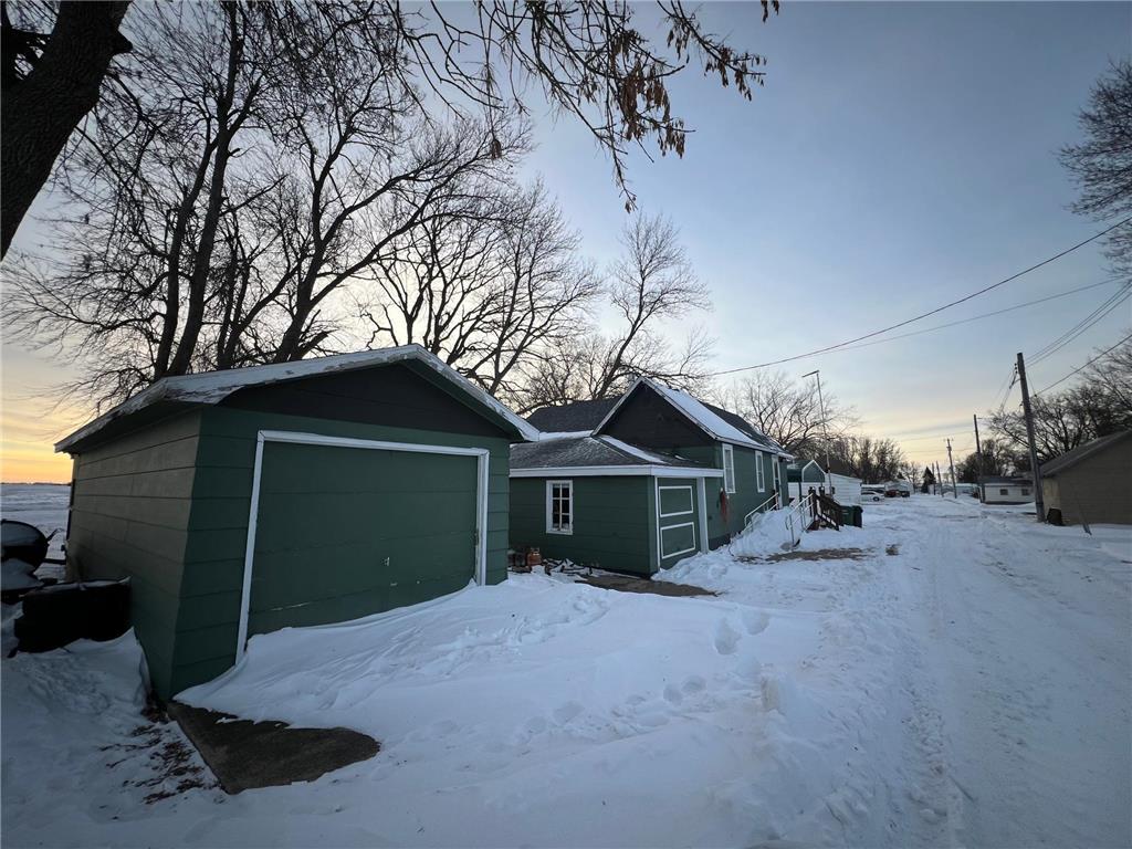 301 S Oak Street, Ellsworth, MN, 56129 MLS 6478006 Edina Realty