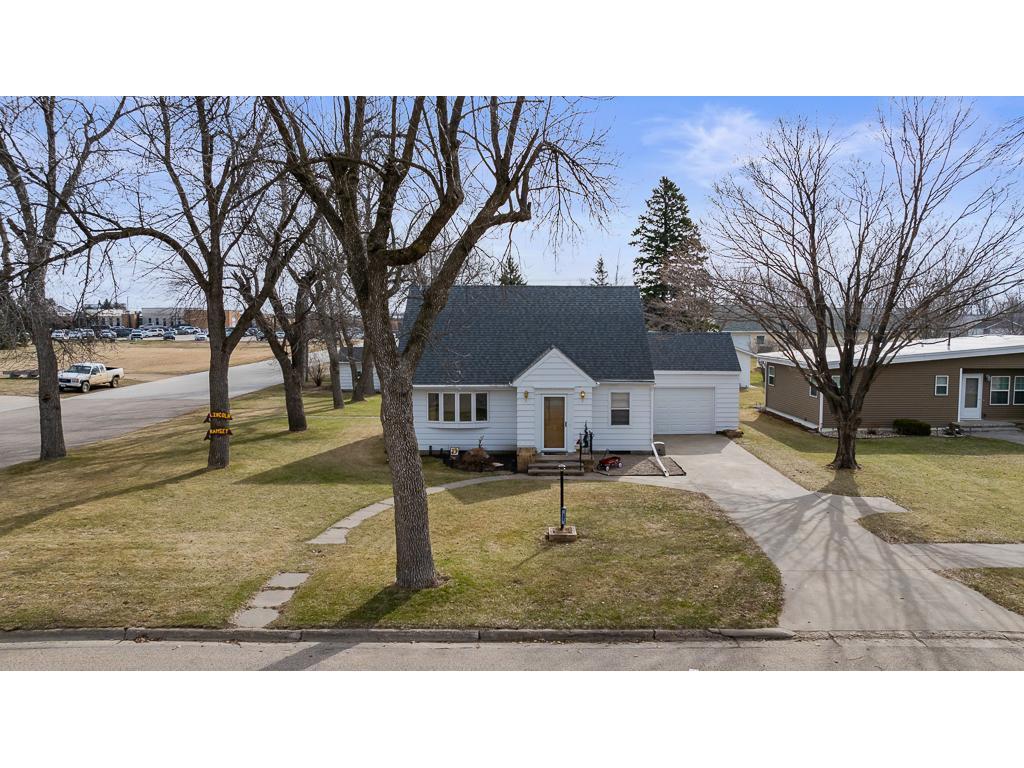 301 S Oak Street Hendricks MN 56136 7052793 image1