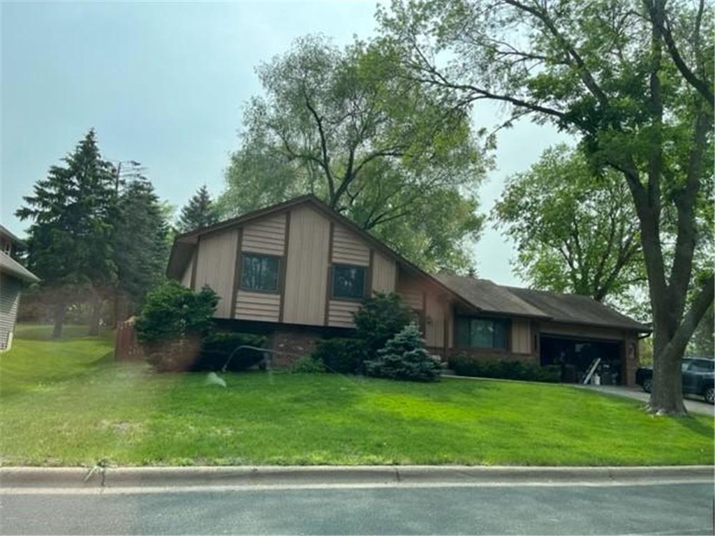 301 Swanson Circle Burnsville MN 55306 - Crystal 6387298 image1