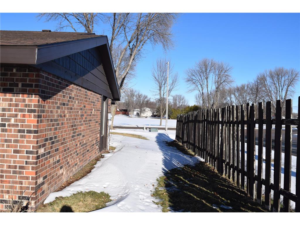 3011 1st Avenue NW Willmar MN 56201 7008445 image22