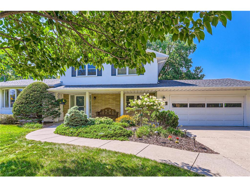 3011 Chatsworth Street N Roseville MN 55113 6427297 image1