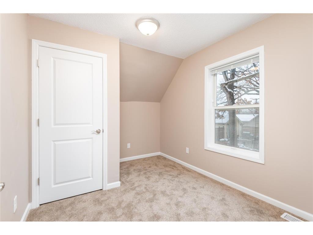 3011 Fremont Avenue N Minneapolis MN 55411 7027863 image17