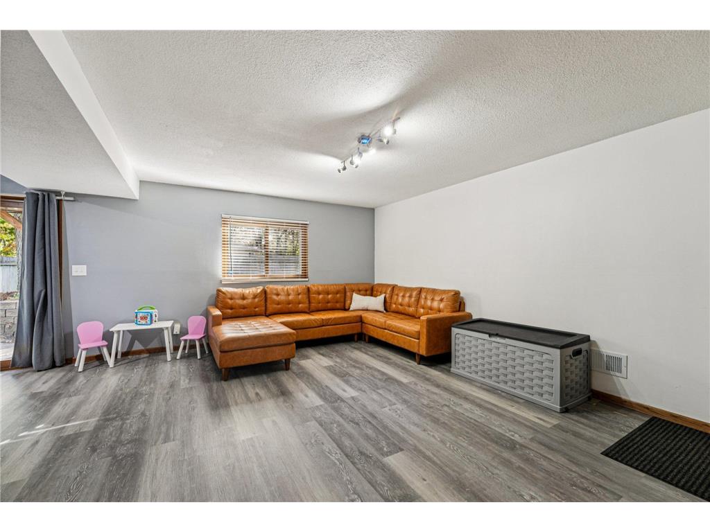 3017 74th Avenue N Brooklyn Park MN 55444 6813091 image17