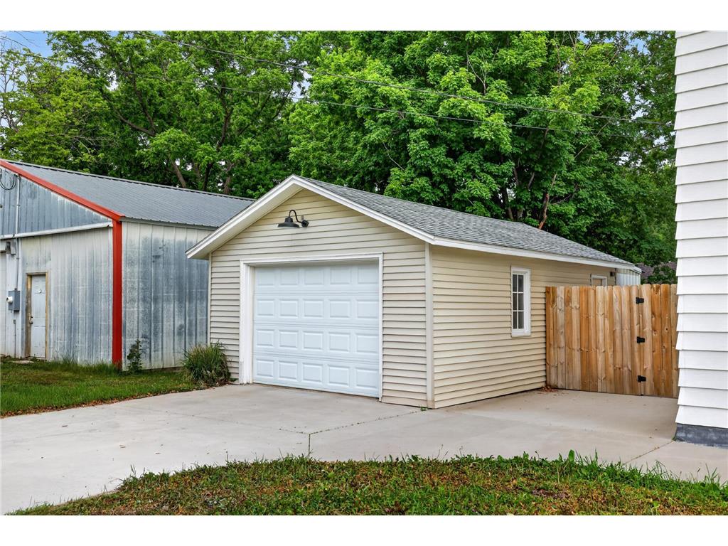 302 1st Street NW Dodge Center MN 55927 7088664 image48