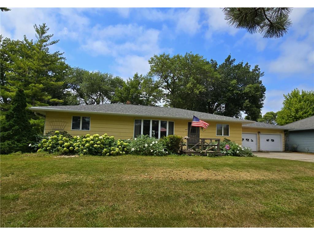 302 8th Avenue NW Pipestone MN 56164 7033823 image1