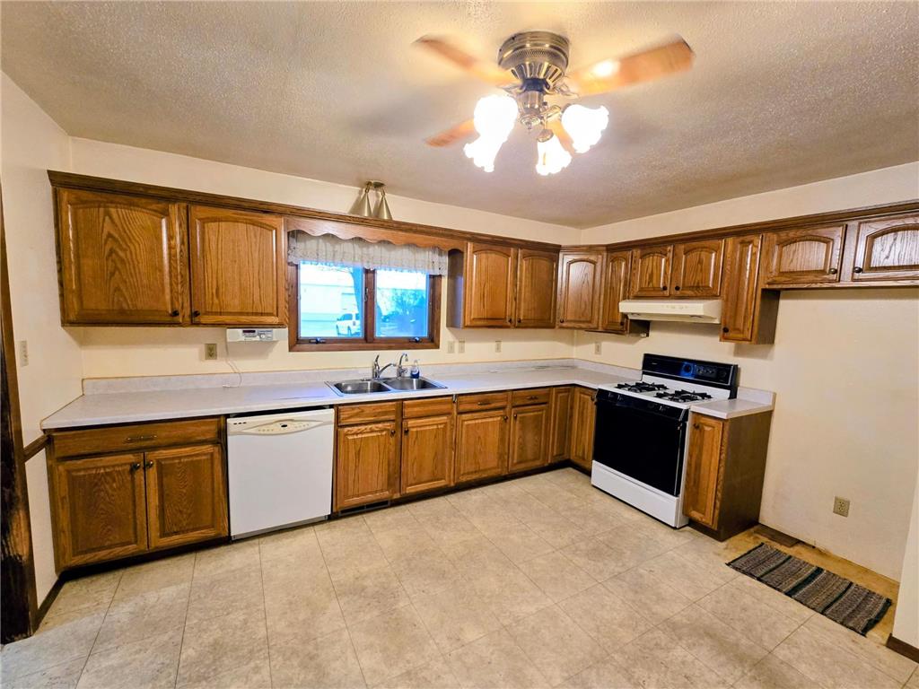 302 8th Avenue NW Pipestone MN 56164 7033823 image5
