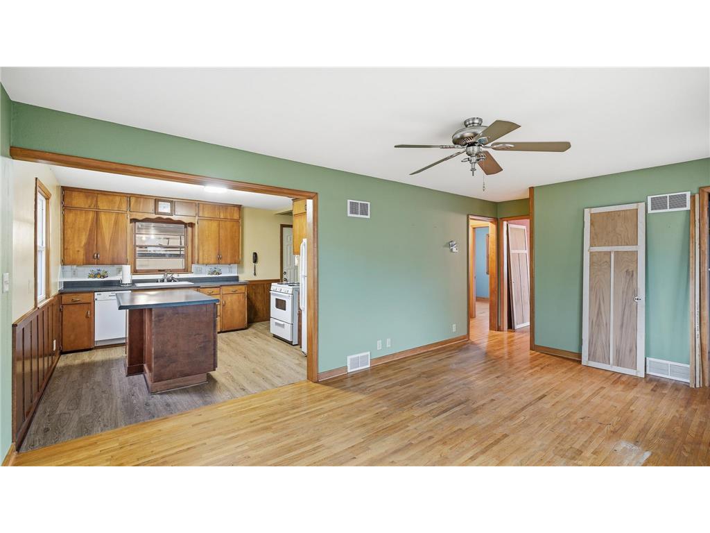 302 Minnesota Avenue E Minnesota Lake MN 56068 6819817 image5