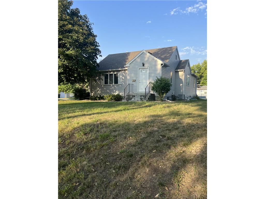 302 N Grove Street Redwood Falls MN 56283 6428388 image1