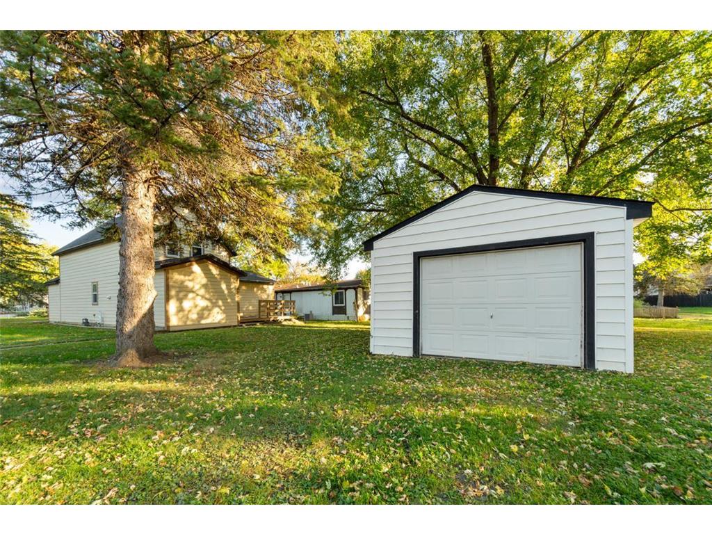 302 S Renville Street Winthrop MN 55396 6800453 image26