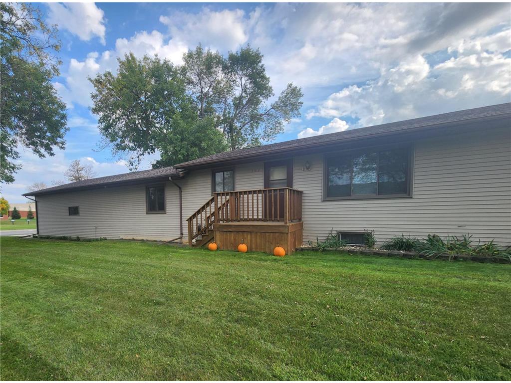 302 Robert Street Marshall MN 56258 6791886 image1