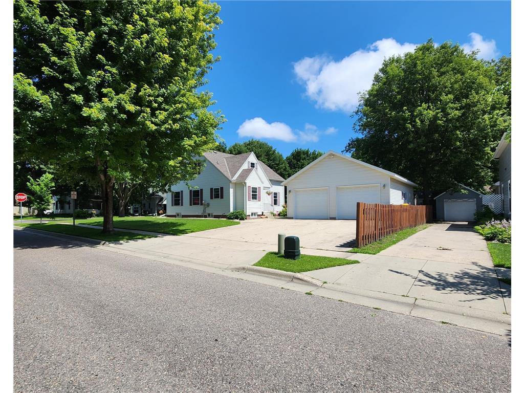 302 Trott Avenue SE Willmar MN 56201 6762814 image1