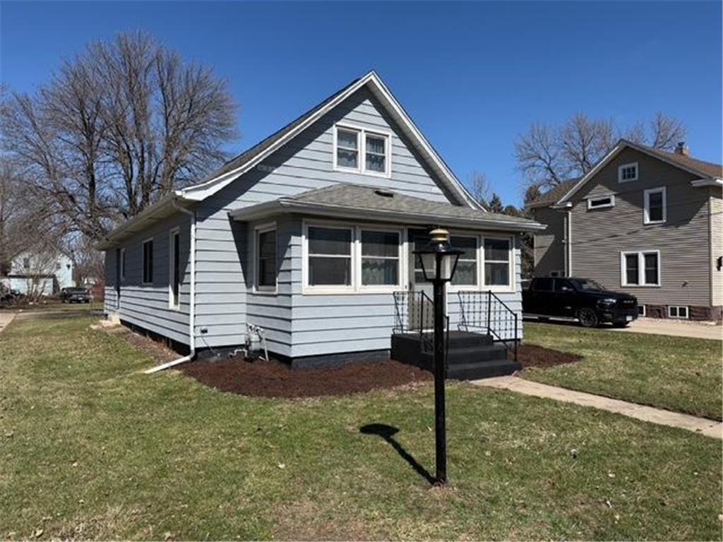302 W 5th Avenue Lakefield MN 56150 7042791 image1