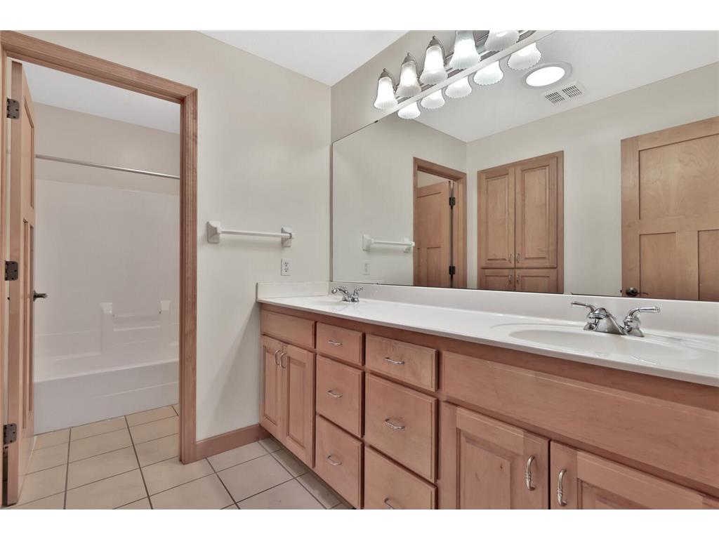 3020 Carey Heights Drive Maplewood MN 55109 7000111 image30