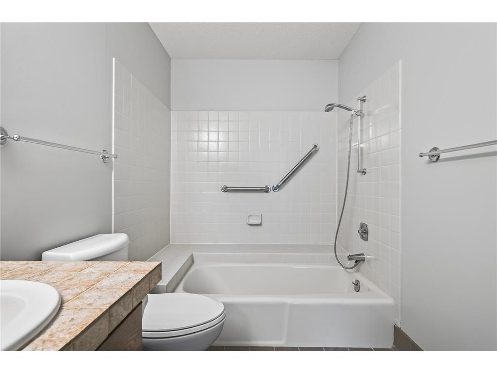 3020 Saint Albans Mill Road #205 Minnetonka MN 55305 - Minnehaha Creek 7109608 image17