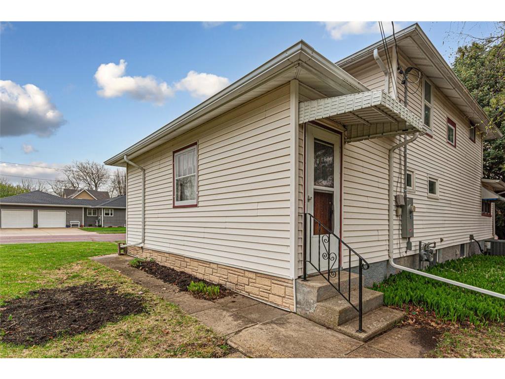 303 1st Street NW New Richland MN 56072 6754918 image15