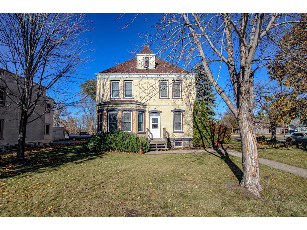 303 6th Avenue W Alexandria MN 56308 6814987 image1