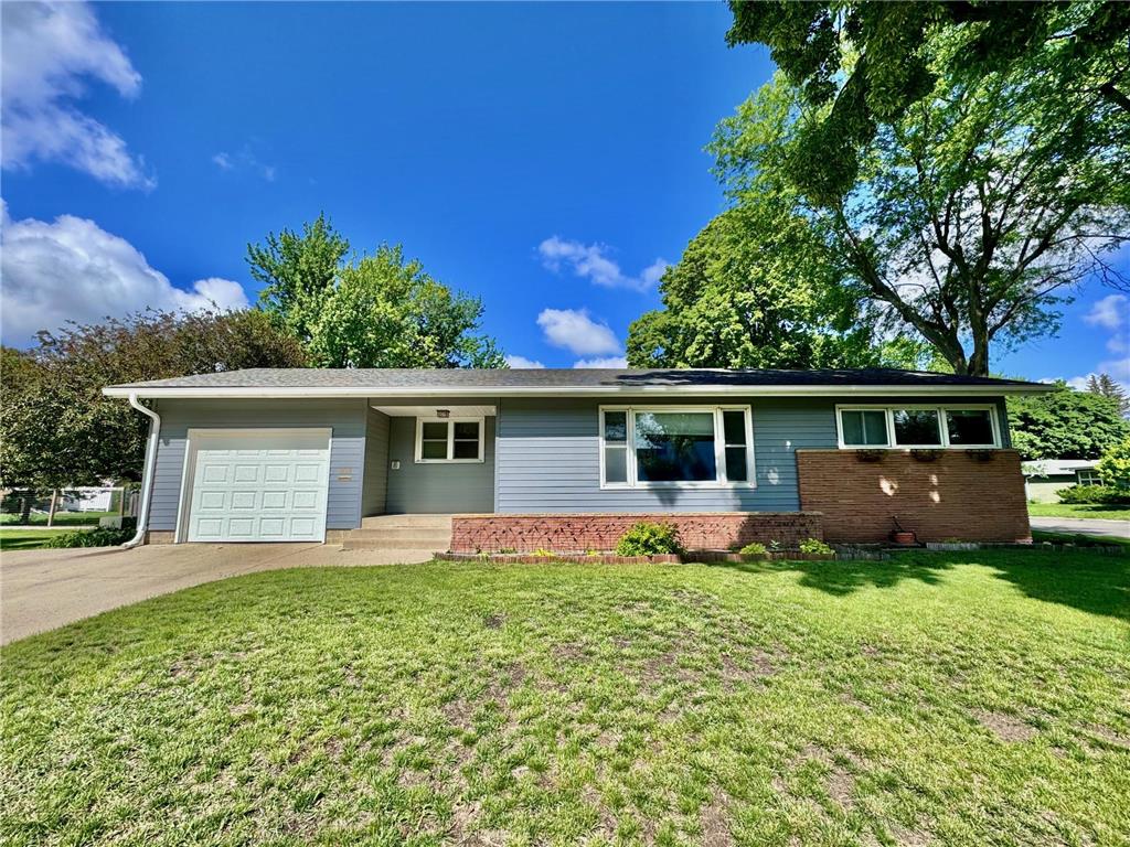 303 N Bruce Street Marshall MN 56258 6543299 image1