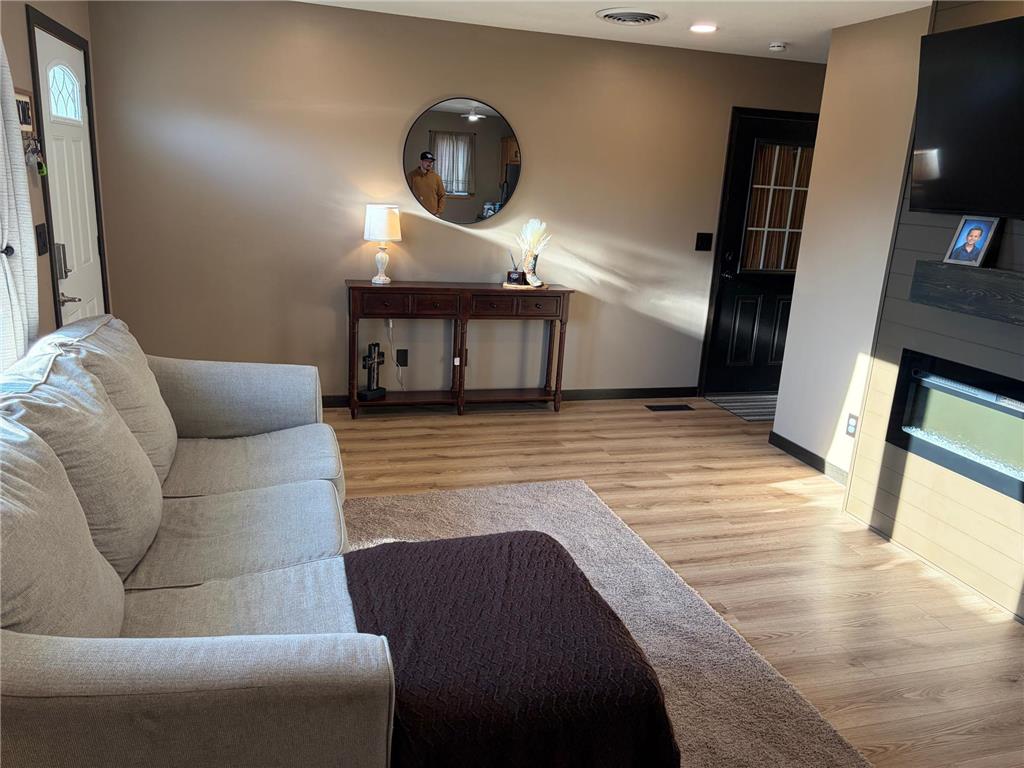303 Quince Street SW #B New London MN 56273 7050115 image7