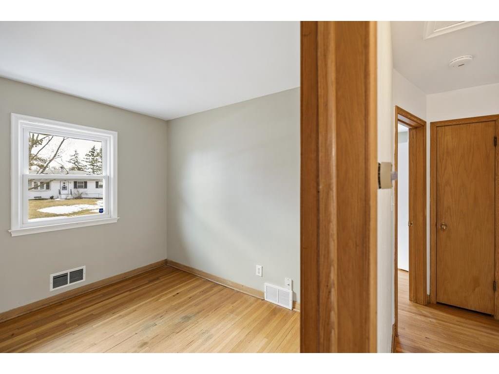 303 Roma Avenue Roseville MN 55113 7048971 image12