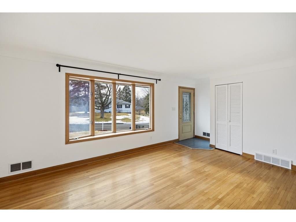 303 Roma Avenue Roseville MN 55113 7048971 image3