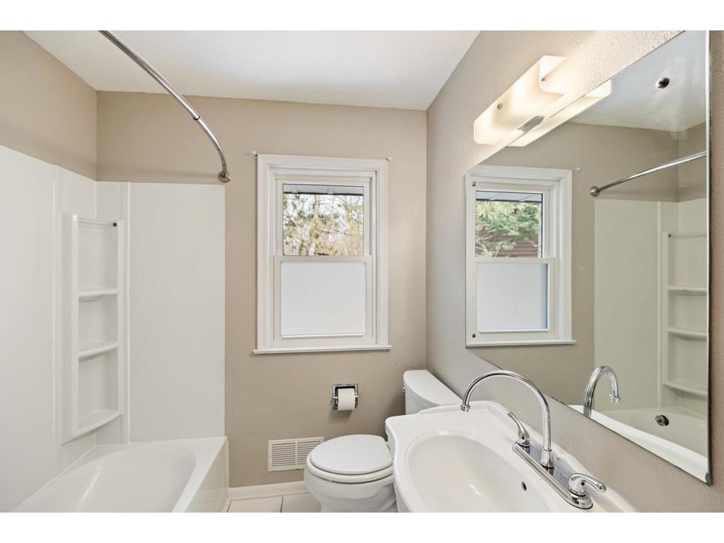 303 Roma Avenue Roseville MN 55113 7068113 image19