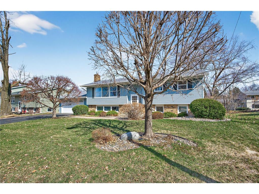 303 Thompson Avenue W West Saint Paul MN 55118 7038500 image1