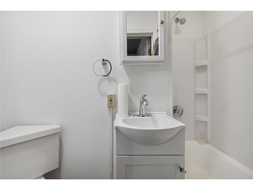 303 W 4th Street Duluth MN 55806 - Superior 7083132 image17