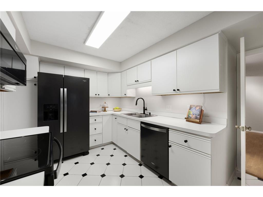 3030 Saint Albans Mill Road #115 Minnetonka MN 55305 7080001 image17