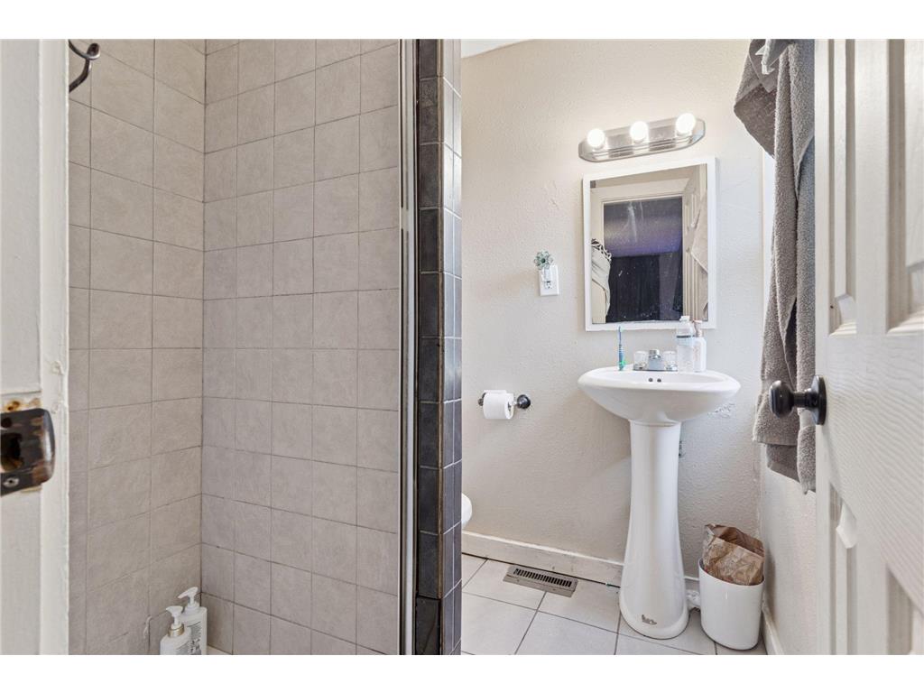 3033 Park Avenue S Minneapolis MN 55407 7090537 image16