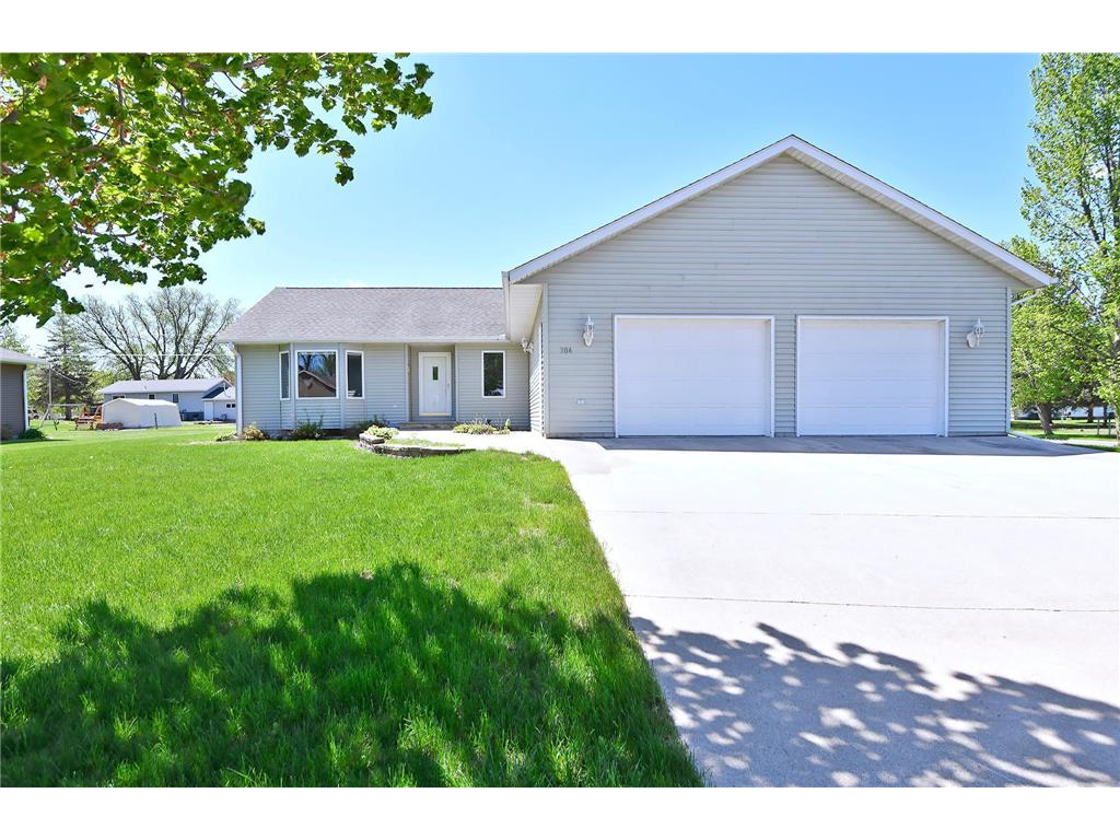 304 6th Street NW New Richland MN 56072 6195721 image1