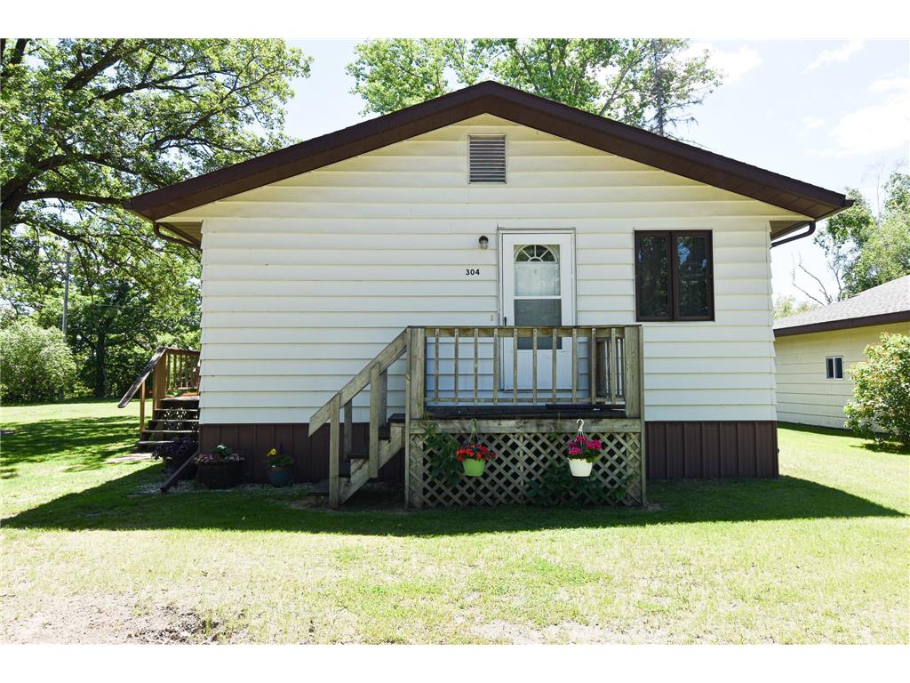 304 Cleveland Avenue W Karlstad MN 56732 6554267 image1