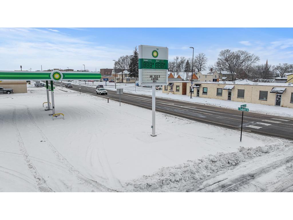 304 E College Drive Marshall MN 56258 6824657 image11