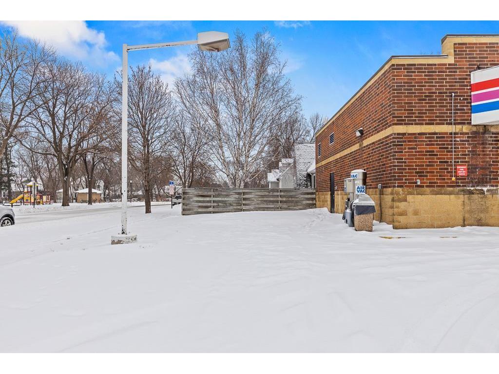 304 E College Drive Marshall MN 56258 6824657 image17