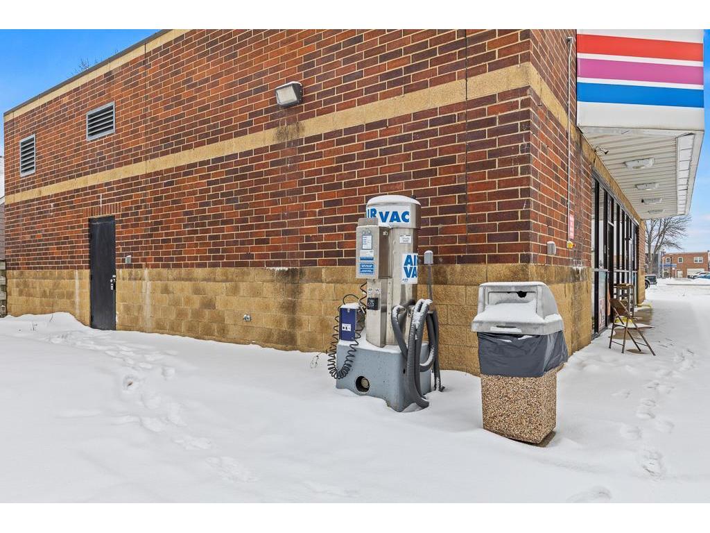 304 E College Drive Marshall MN 56258 6824657 image18